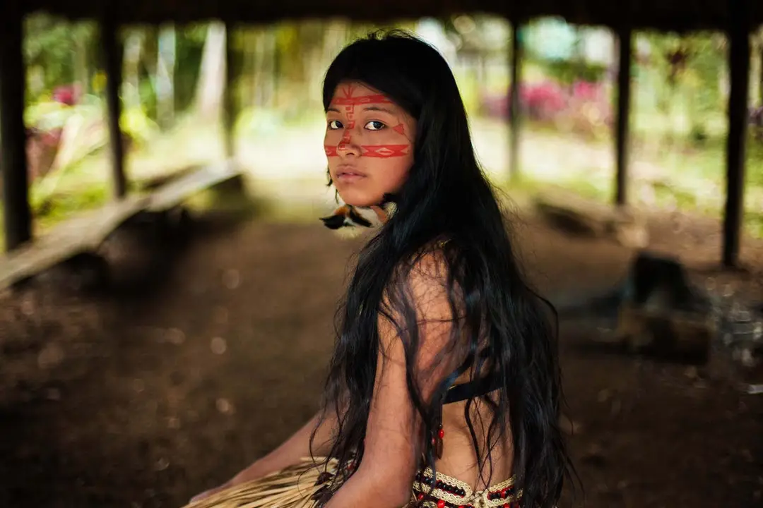kichwa woman in amazonian rainforest