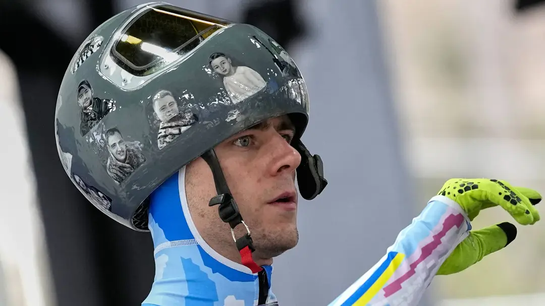 18590386_021226-cc-ap-ukraine-helmet-img