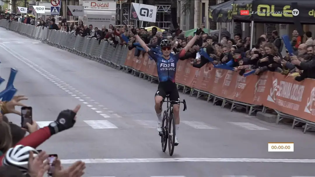 Vollering behaalde in de Volta Femenina de la Comunitat Valenciana haar eerste overwinning sinds haar vertrek bij SD Worx.