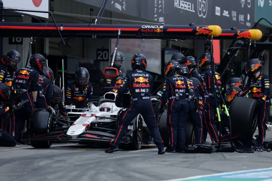 pitstop red bull racing japan 2025 livery max verstappen 1