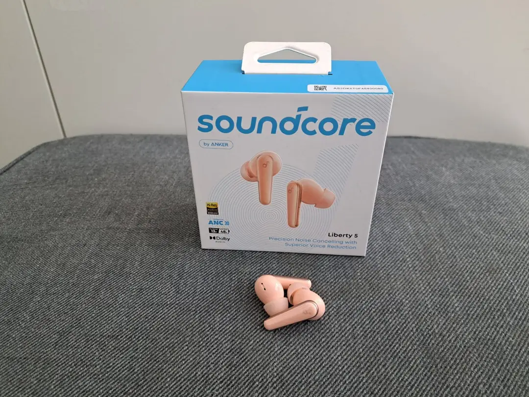 Soundcore Liberty 5 met doos