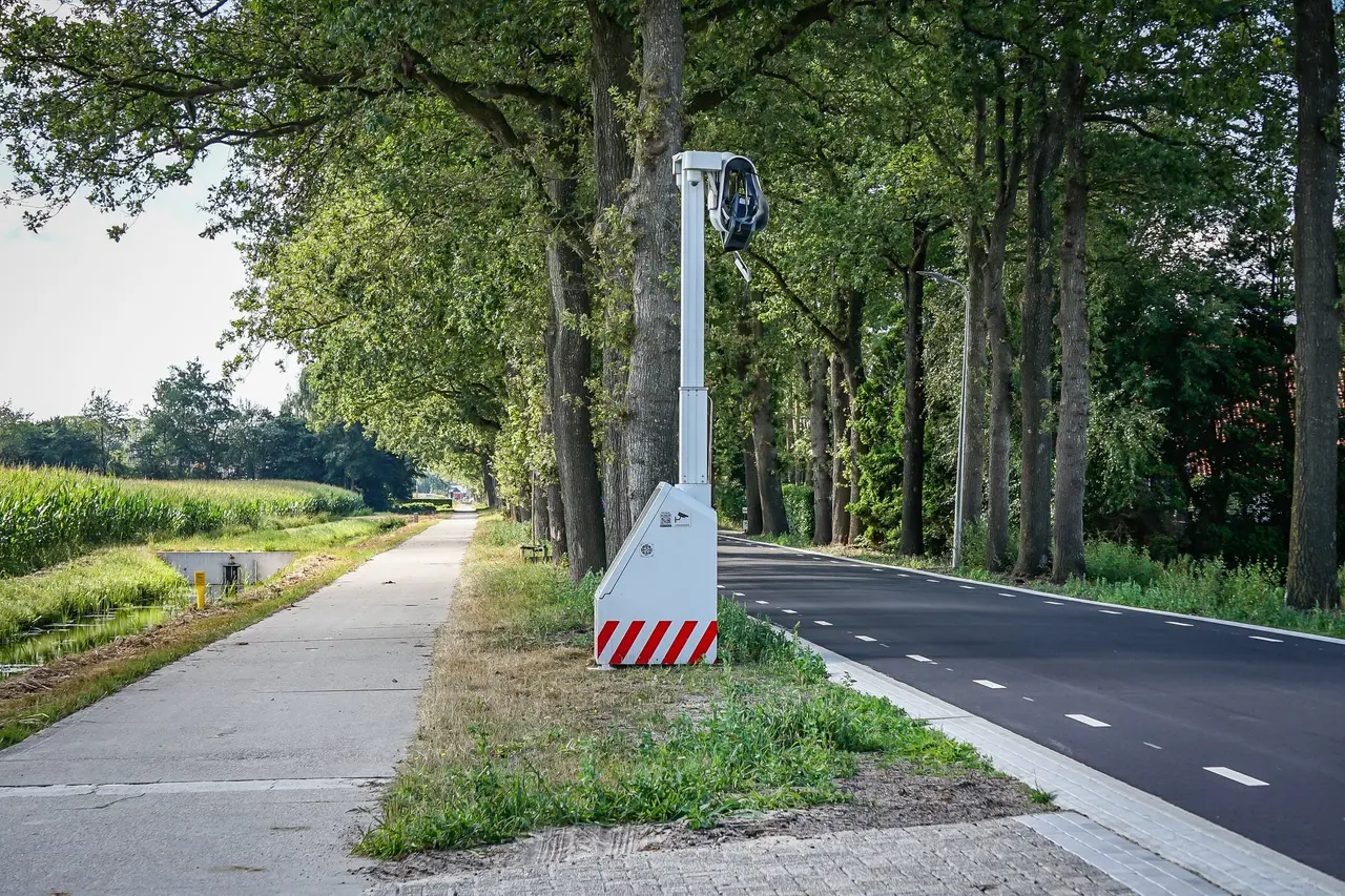 flitspaal-na-nog-geen-24-uur-opgeblazen-in-hollandscheveld-6a77249595ad2.jpg@webp