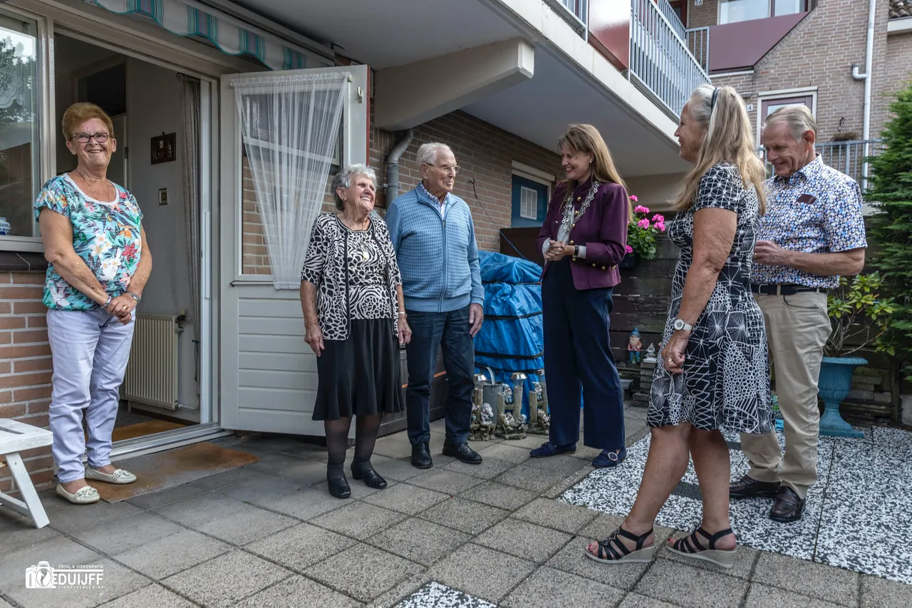 burgemeester en familie buiten