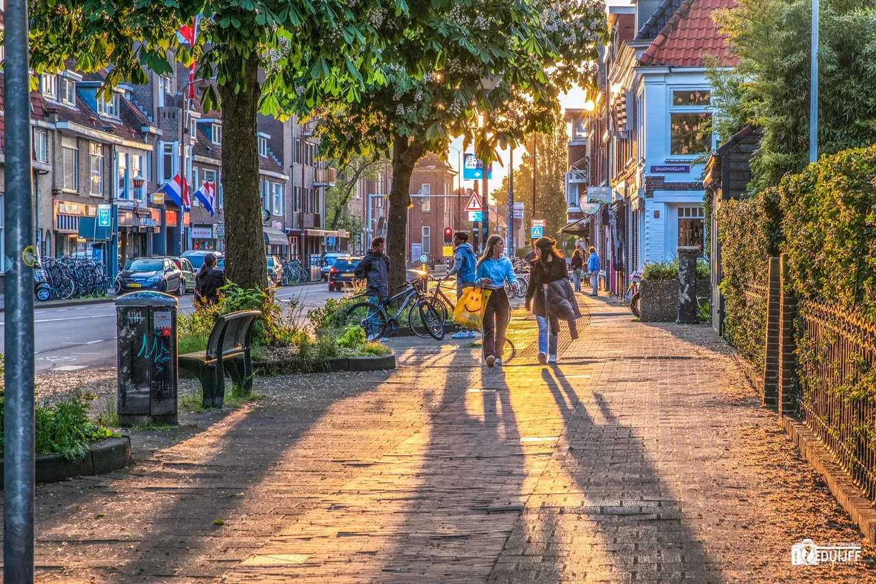 dames bij zonsondergang
