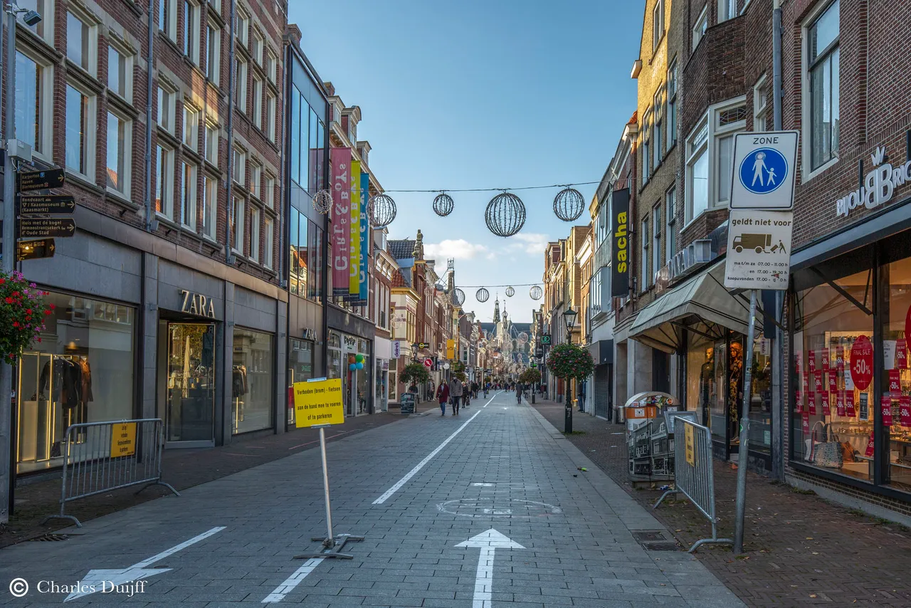 langestr richting kerk