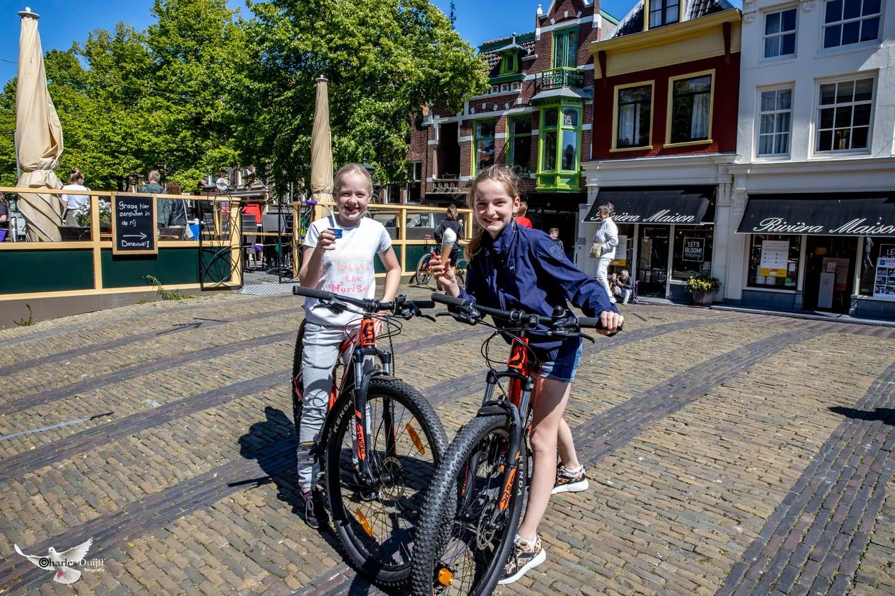 meisjes met ijsje