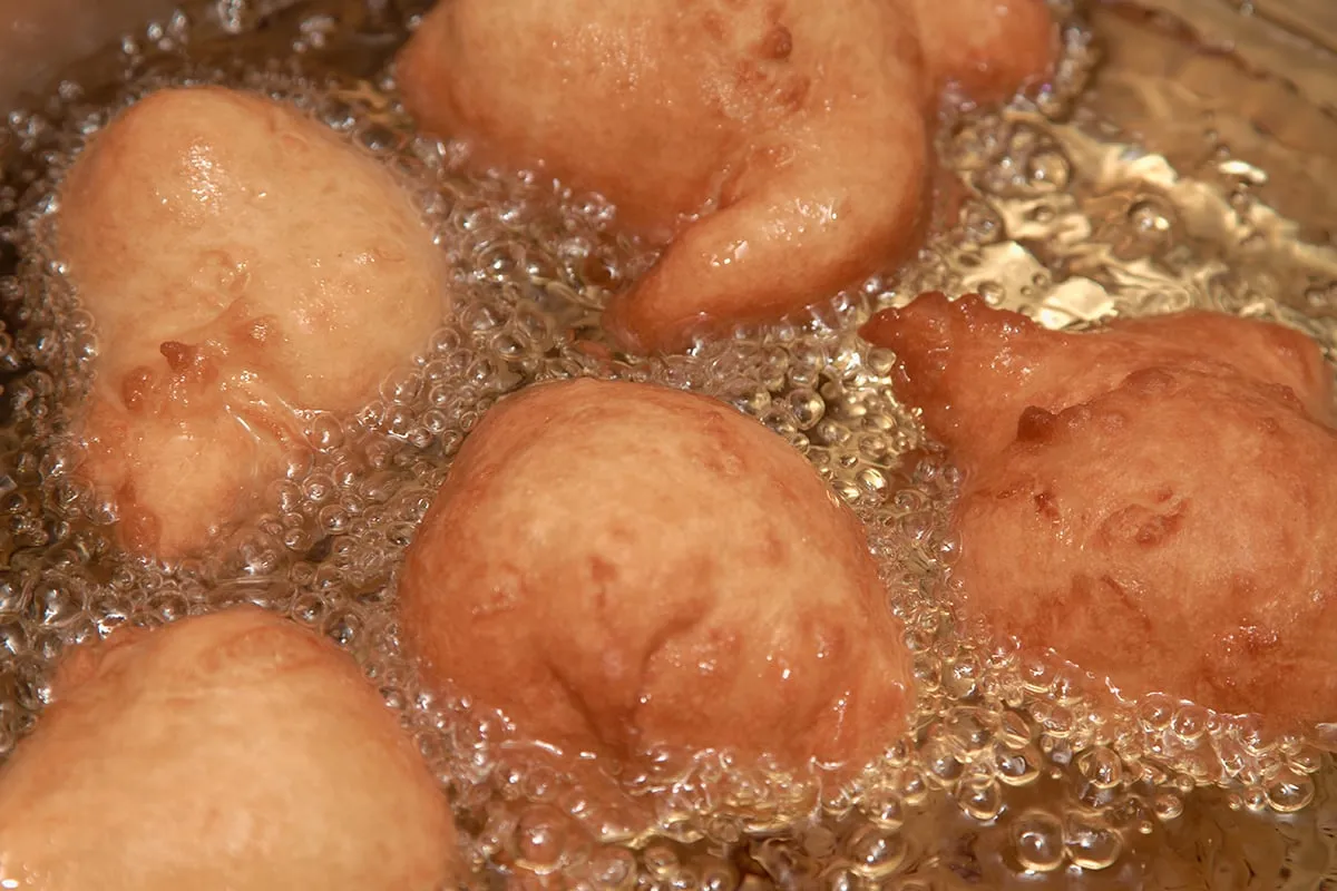 oliebollen bakken 4234572476 2
