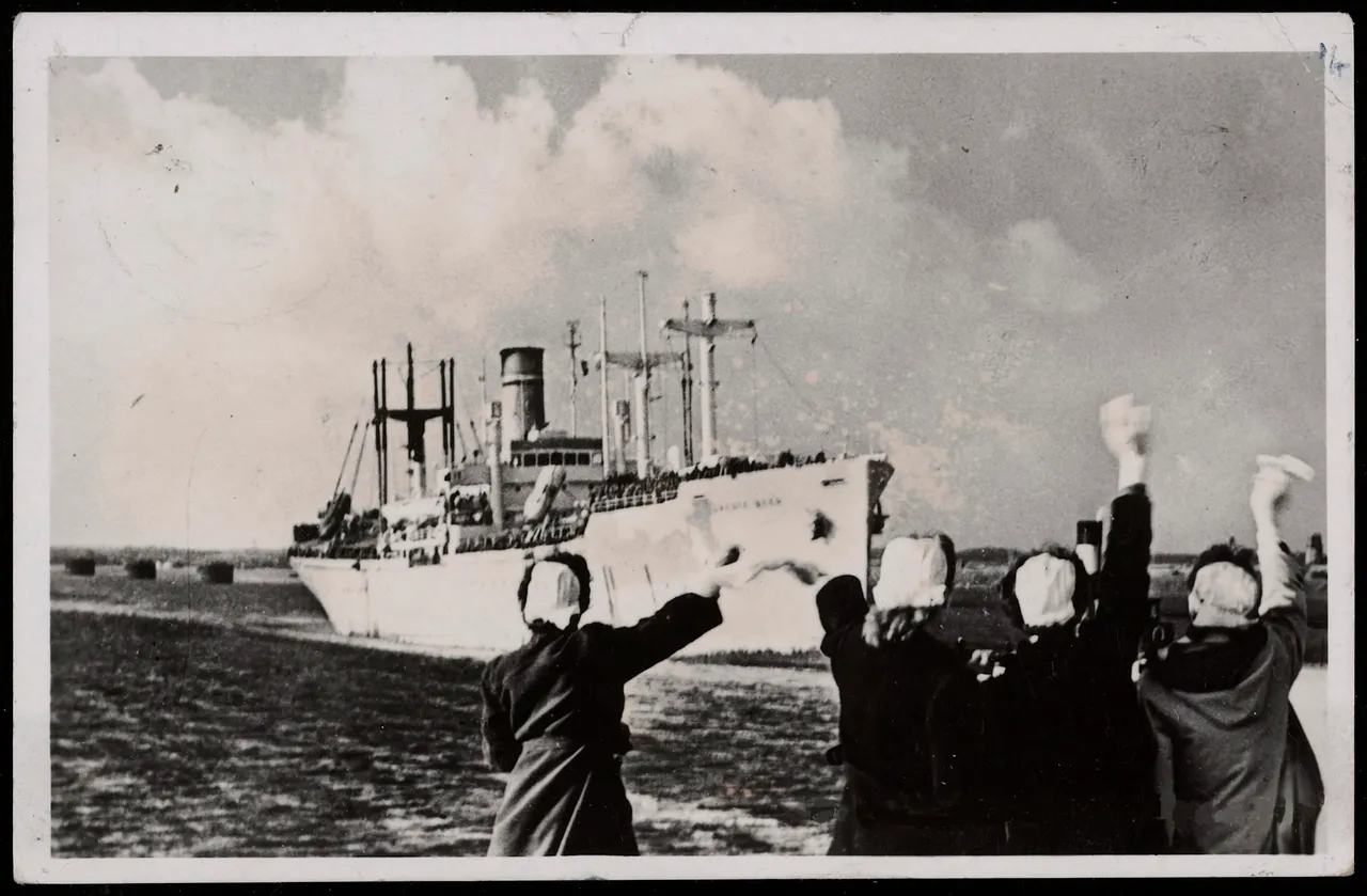 pb raa foto 2 vertrekkend schip