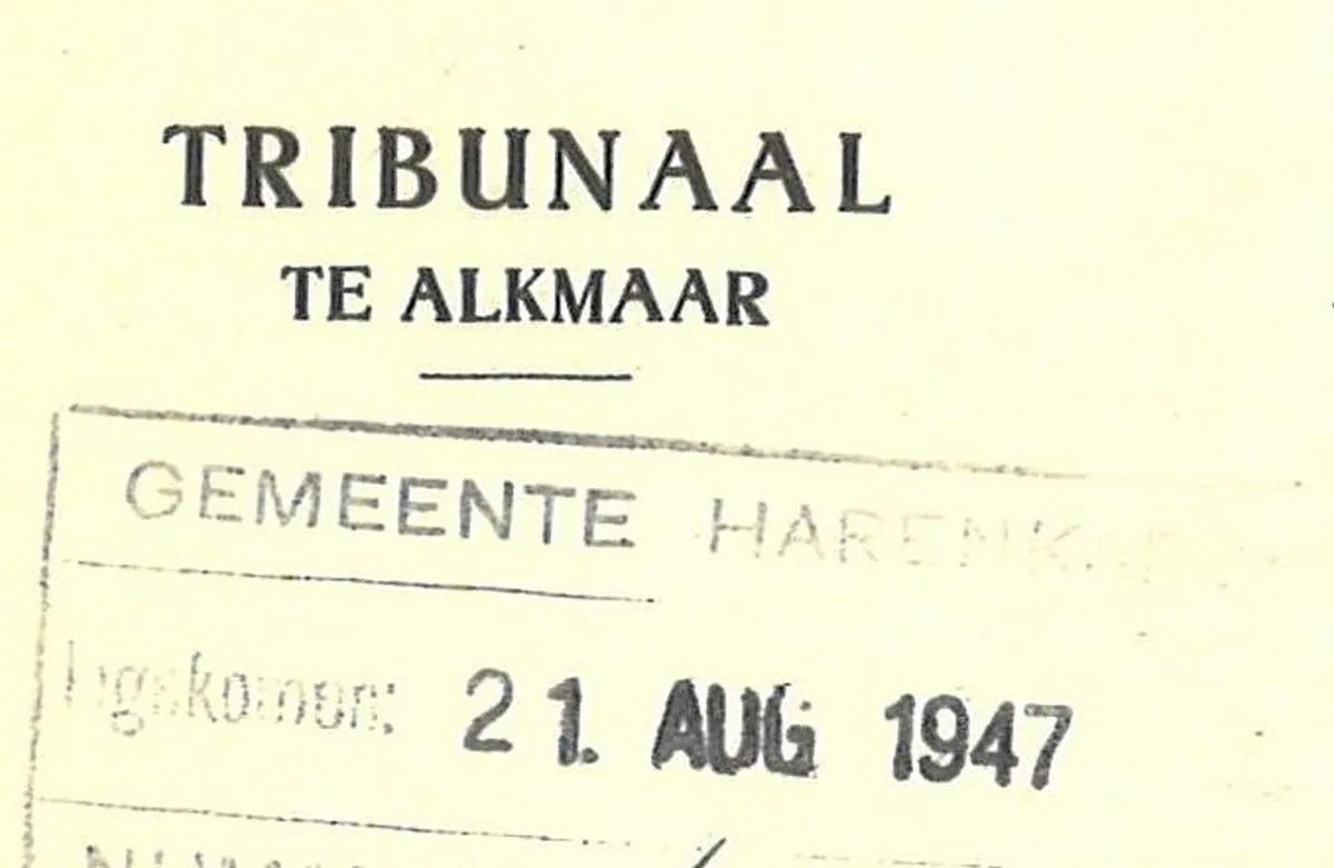 Briefhoofd van een brief van het Tribunaal Alkmaar in het archief van de gemeente Harenkarspel over een inwoner van de gemeente, 1947.