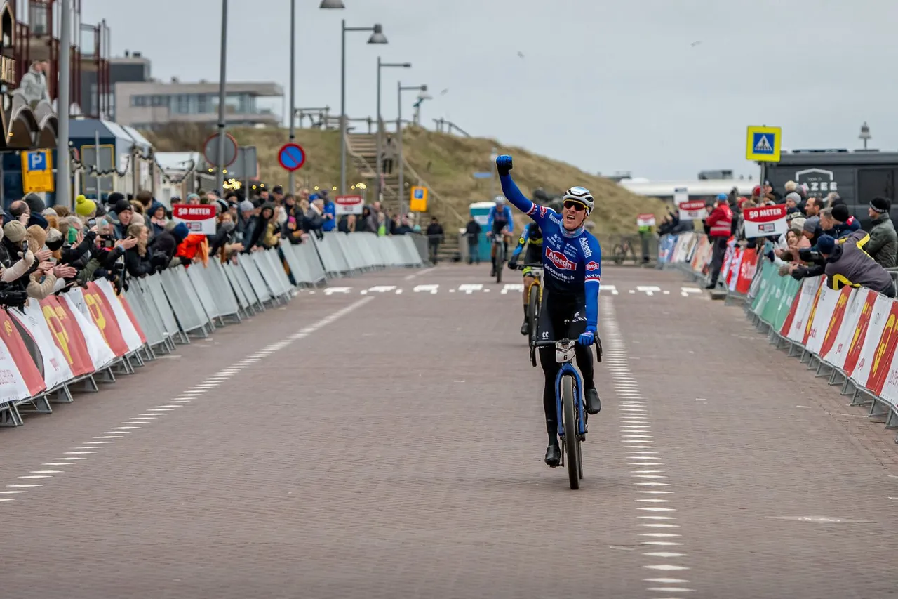Ramon Sinkeldam wint GP Groot Egmond-Pier-Egmond 2024