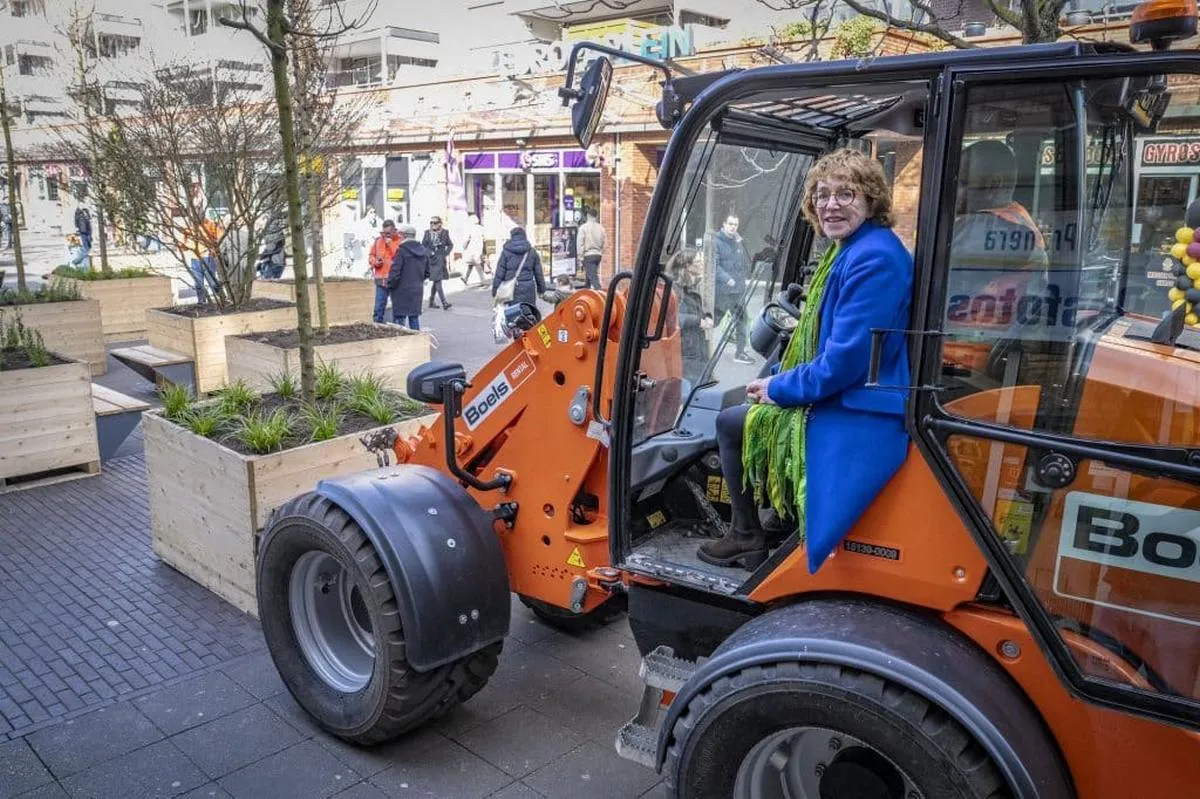 Wethouder Anjo van de Ven verplaatst het Wandelend Bos