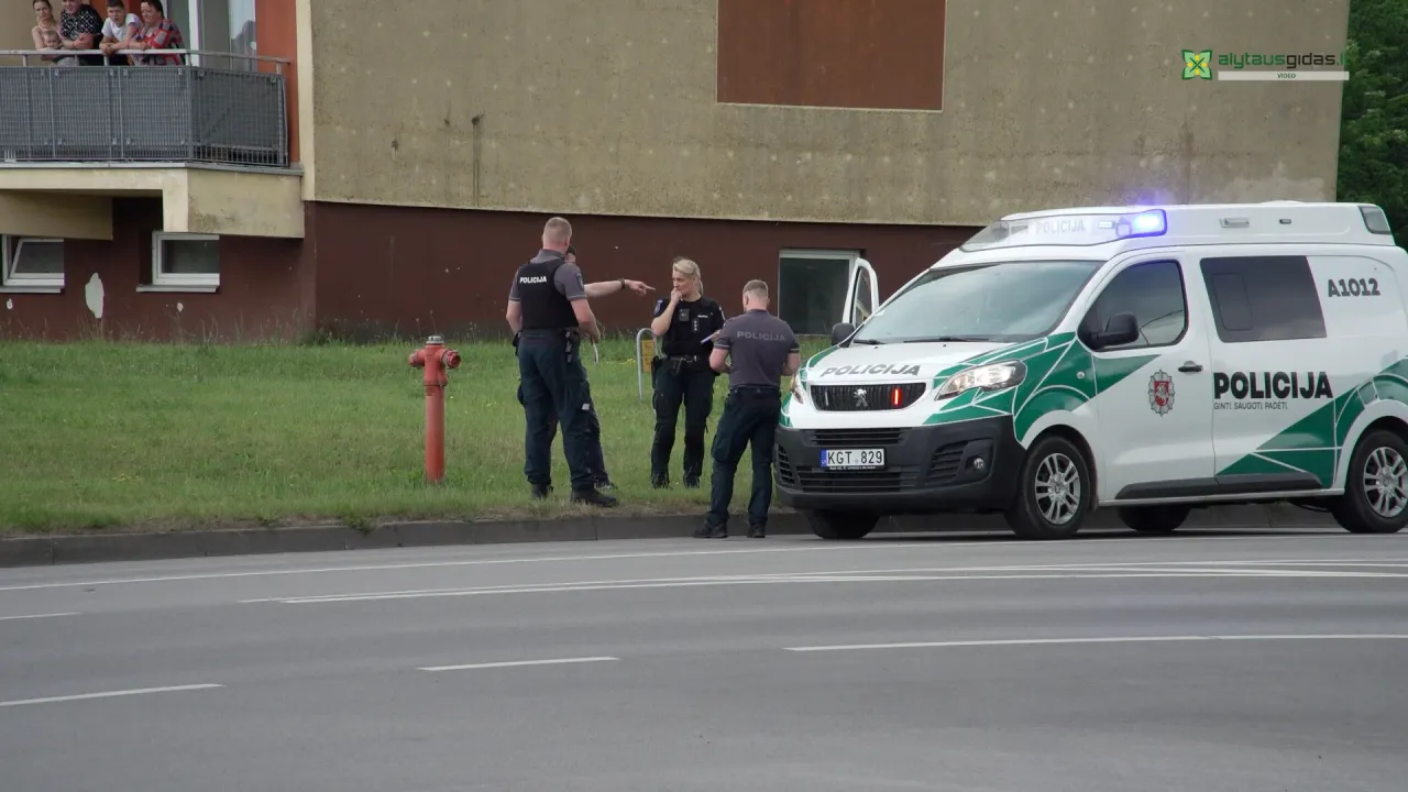 0005200 01 36 07still016 jpg