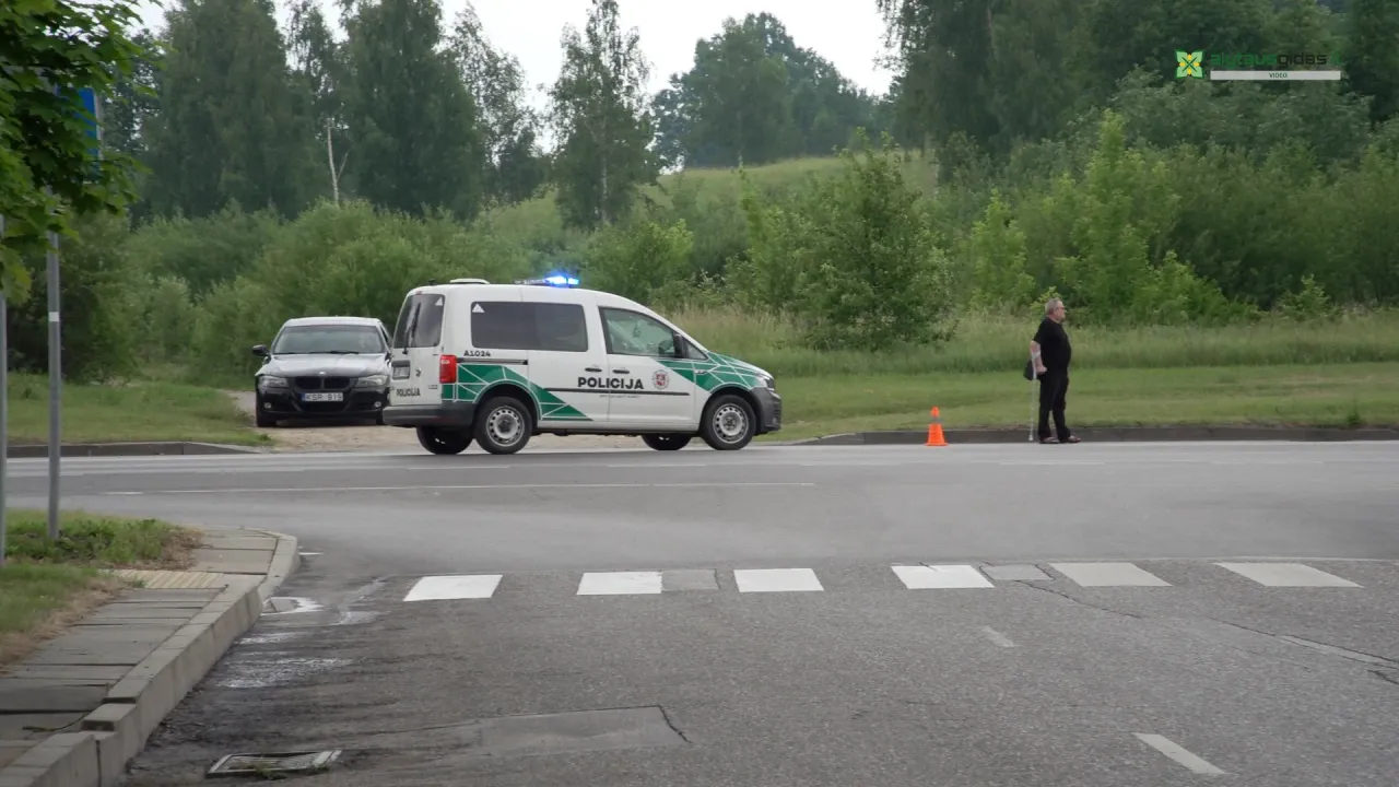 0005200 02 11 36still019 jpg