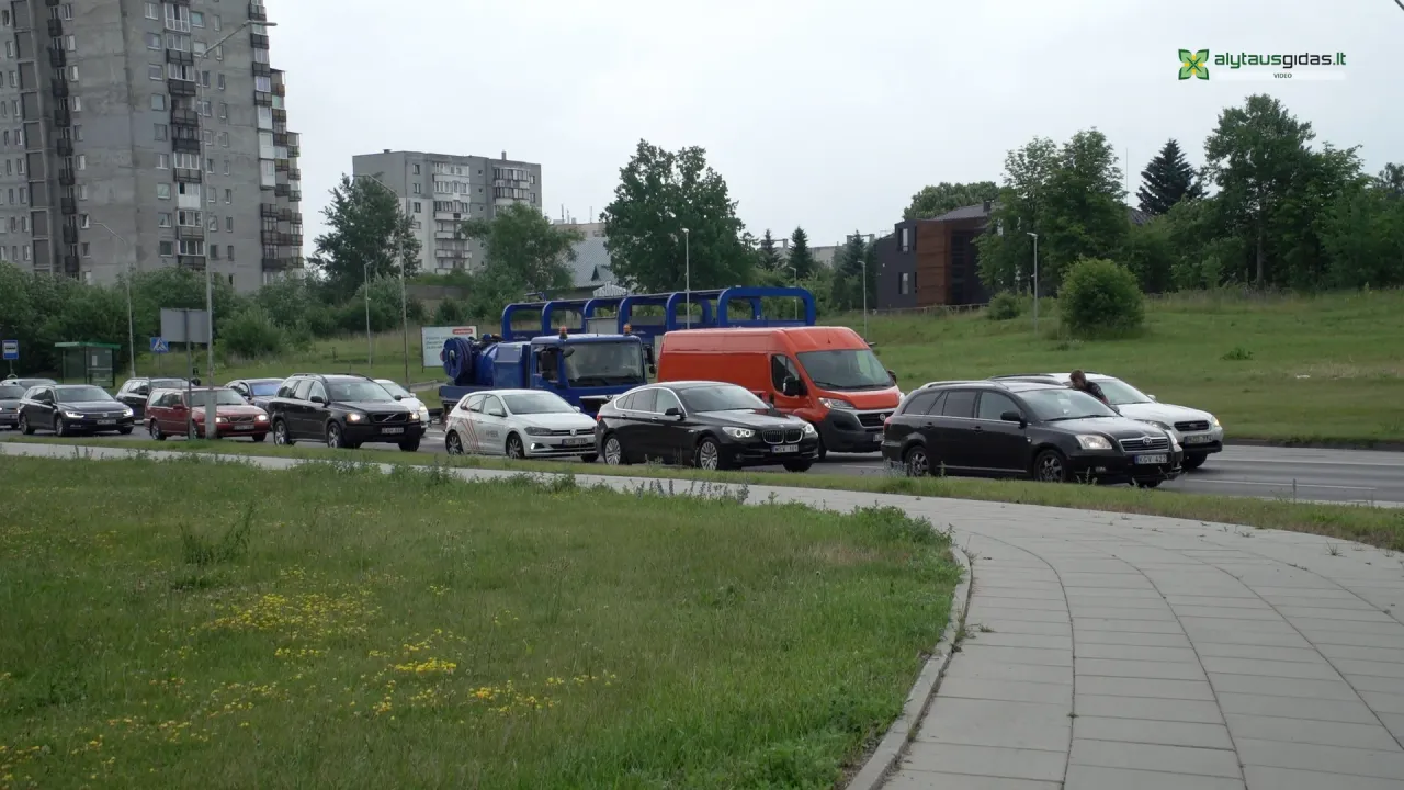 0005200 02 34 15still021 jpg