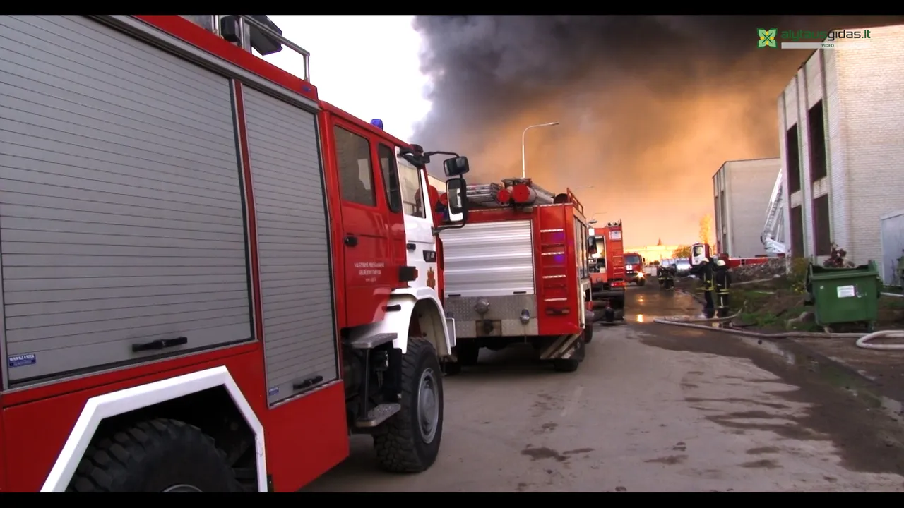 0013300 00 34 08still006