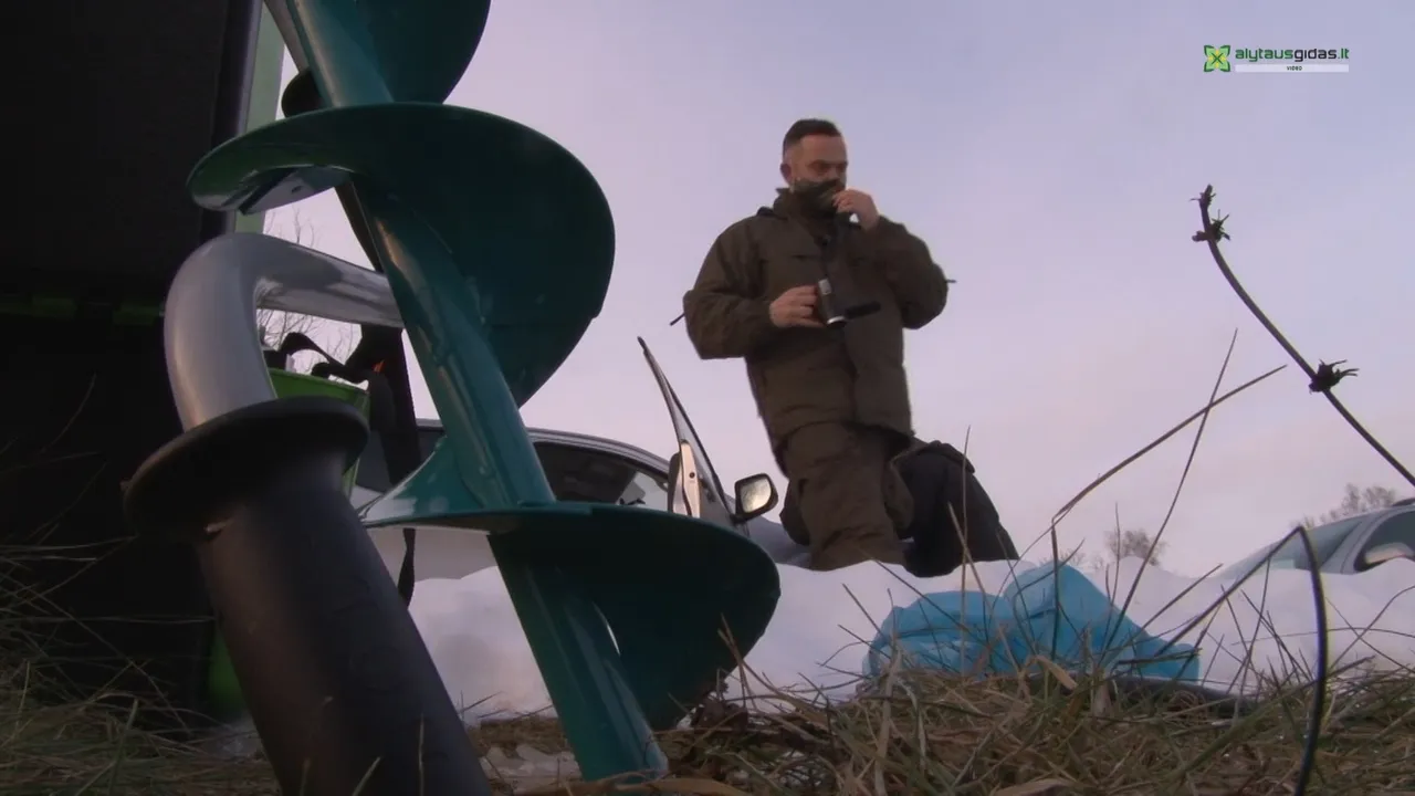 03 09 lydeka00 04 26 14still004