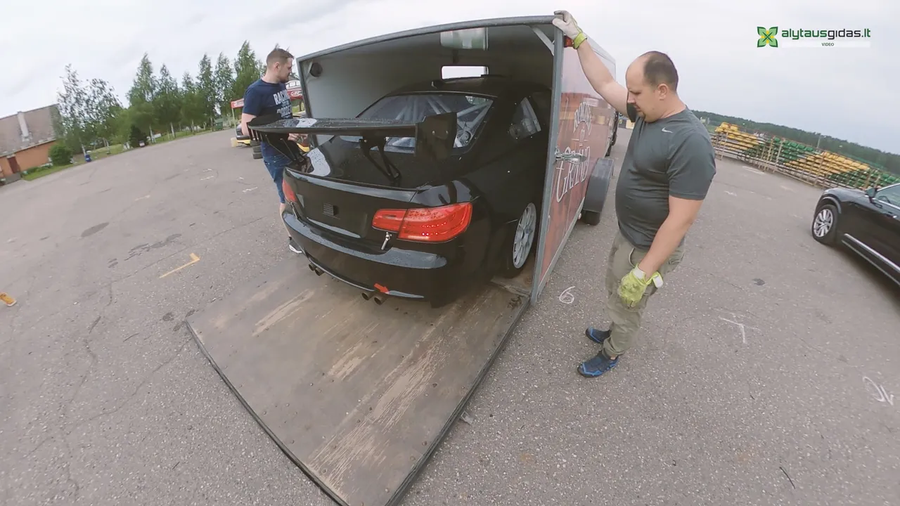 03 po reportazo00 00 04 08still010