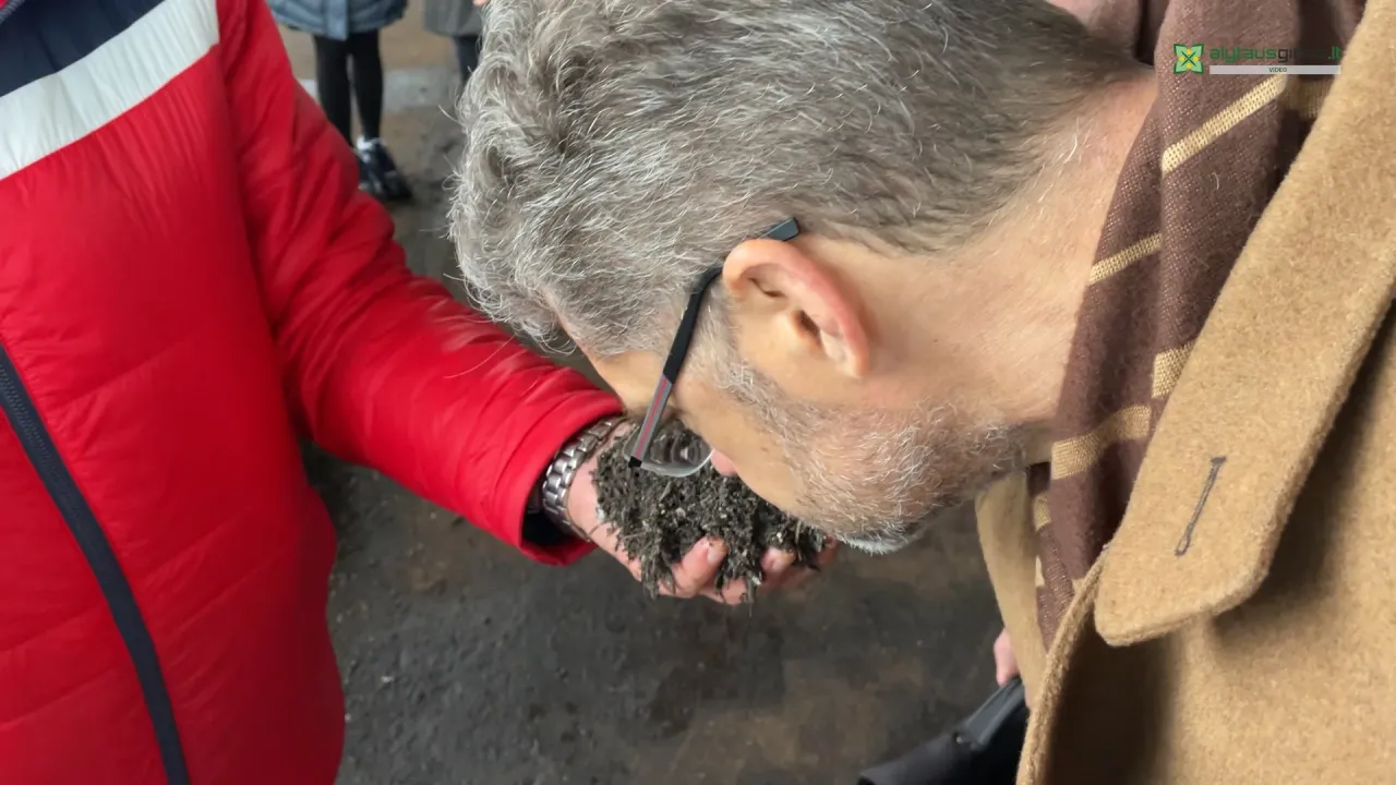 03 po reportazo00 00 06 06still084 jpg