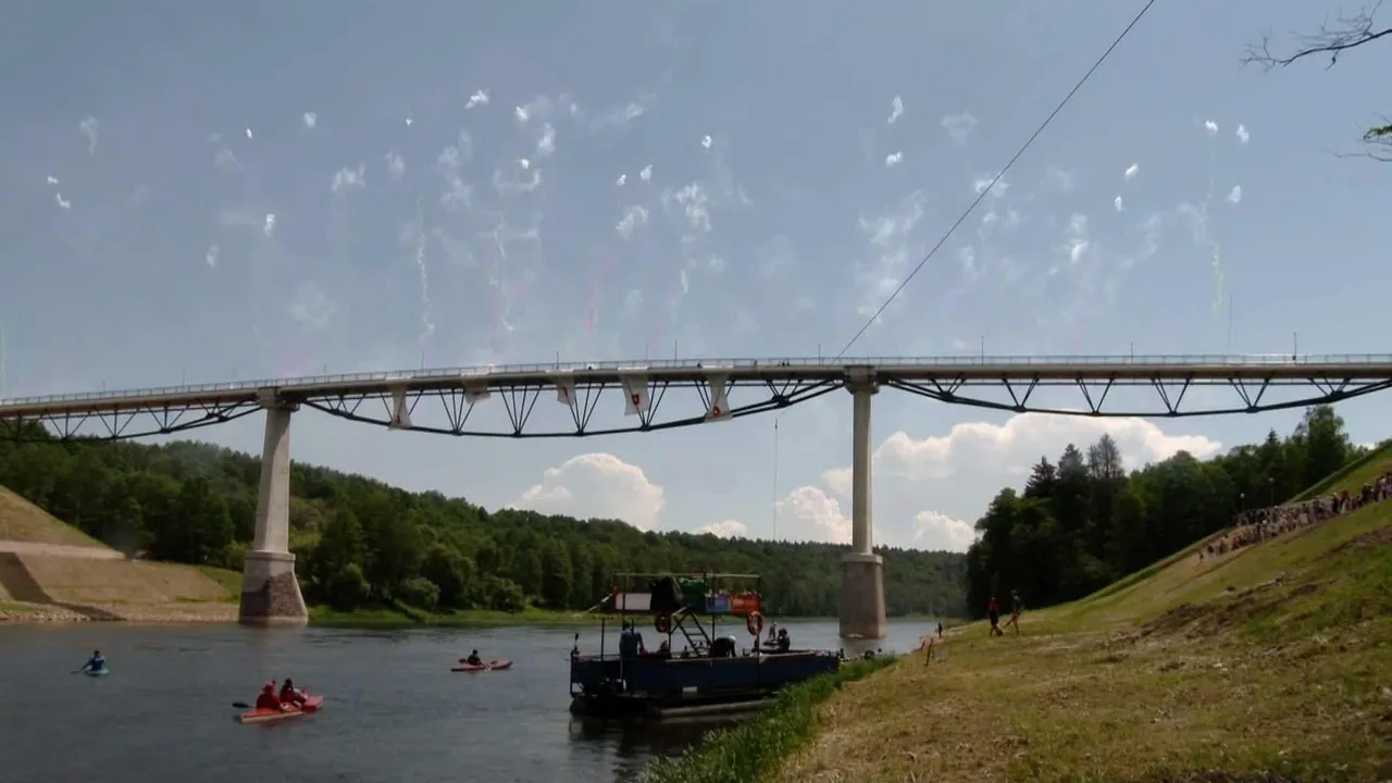 03 po reportazo00 00 15 22still137