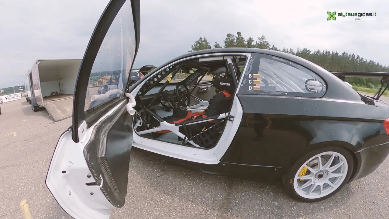 03 po reportazo00 00 30 11still017