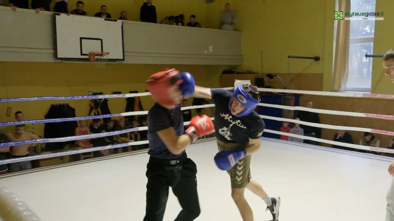 03 po reportazo00 00 54 45still253