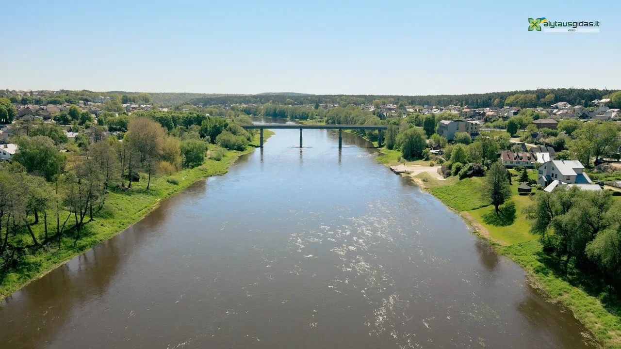 03 po reportazo00 01 03 04still092