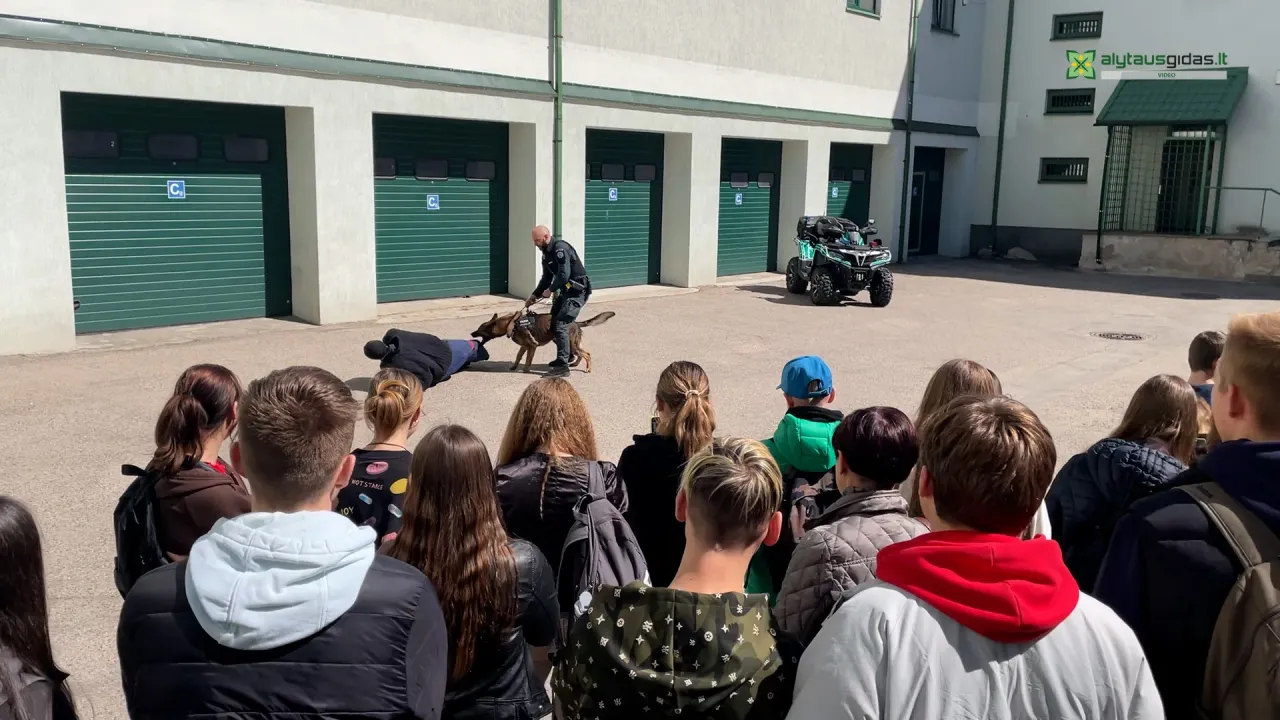 03 po reportazo00 01 16 10still082 jpg