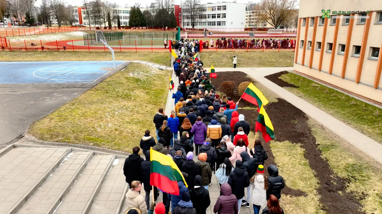 03 po reportazo00 01 32 07still073 jpg