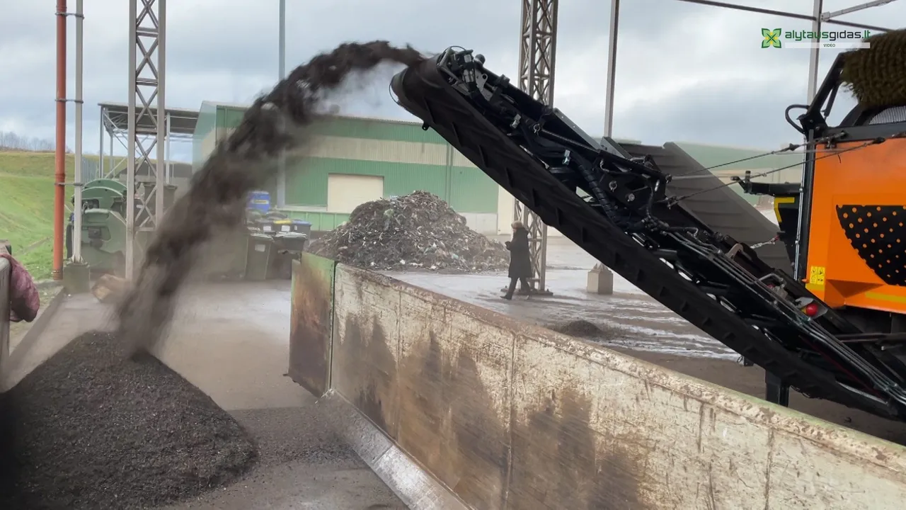 03 po reportazo00 02 01 06still094