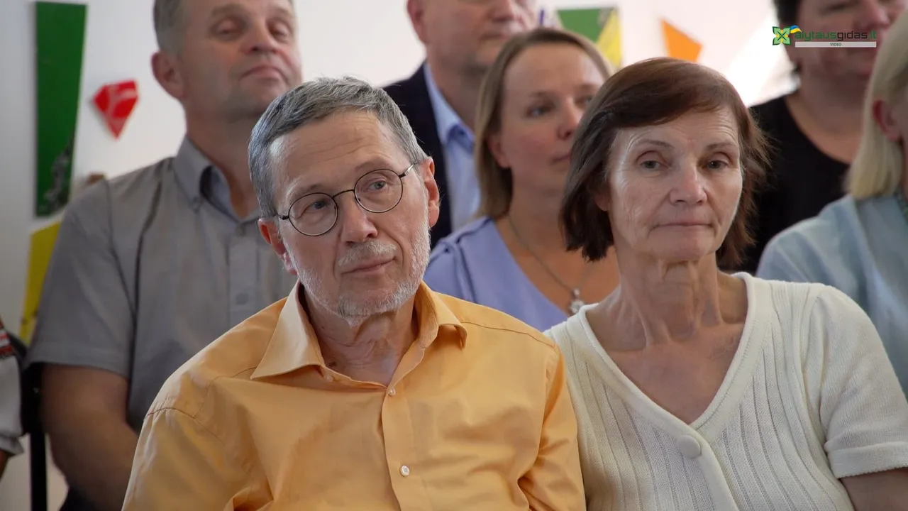 03 po reportazo00 02 01 30still158