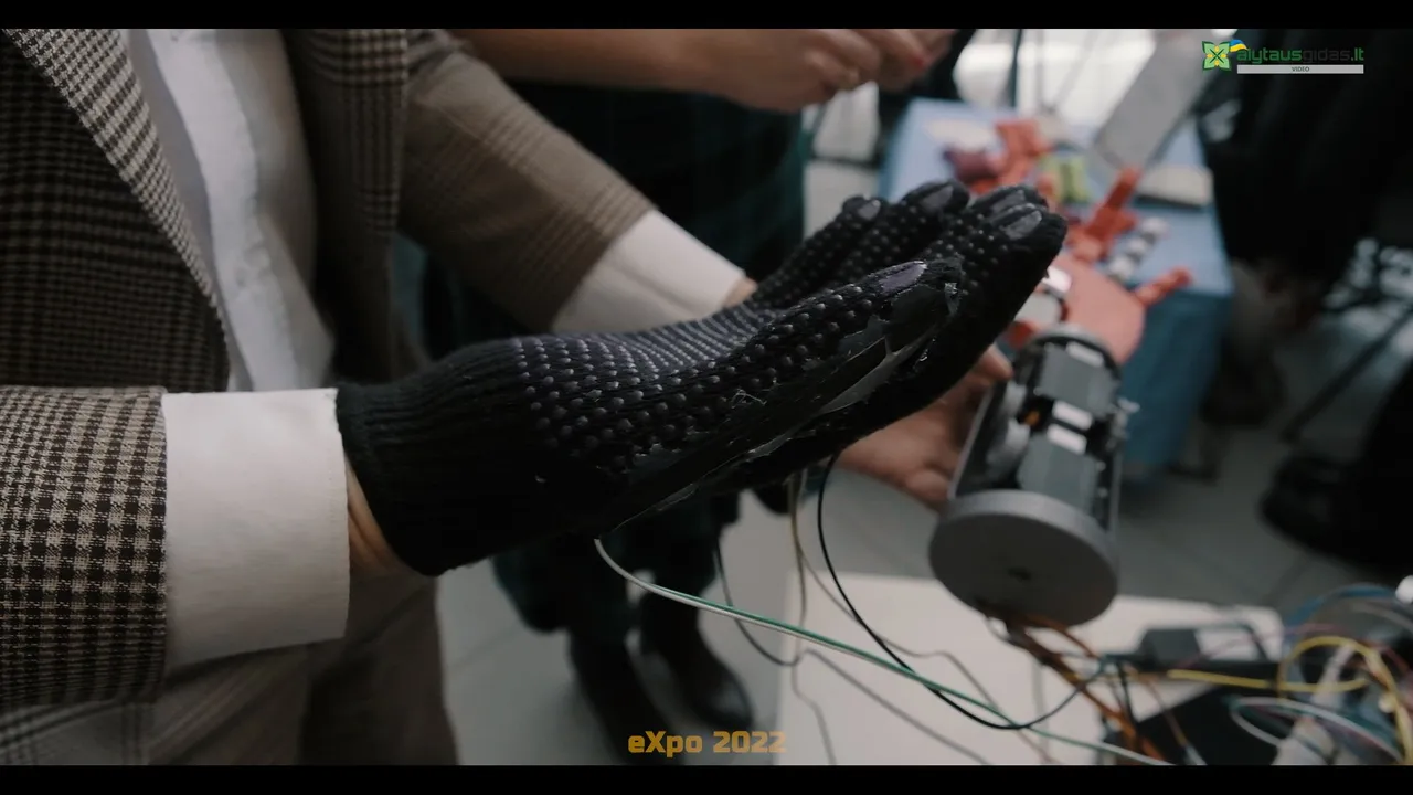 03 po reportazo00 02 21 25still065