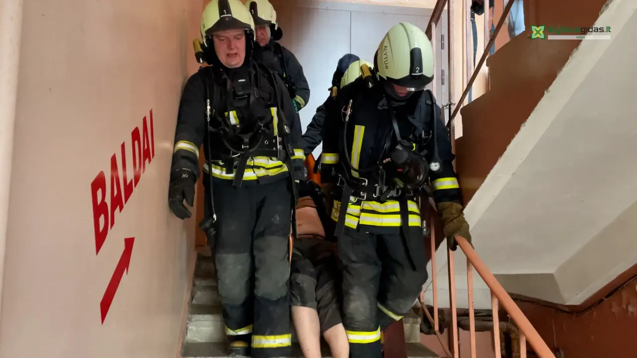 03 po reportazo00 03 05 24still070 jpg