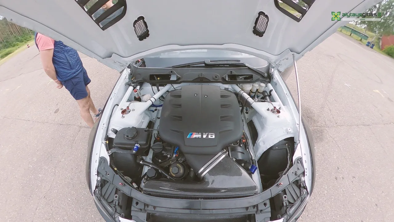 03 po reportazo00 03 18 18still018