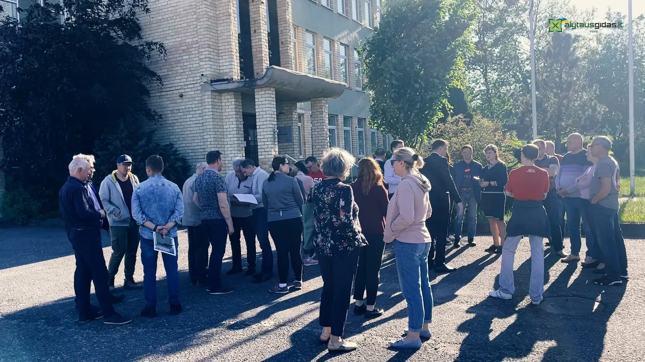 03 po reportazo00 03 32 08still083