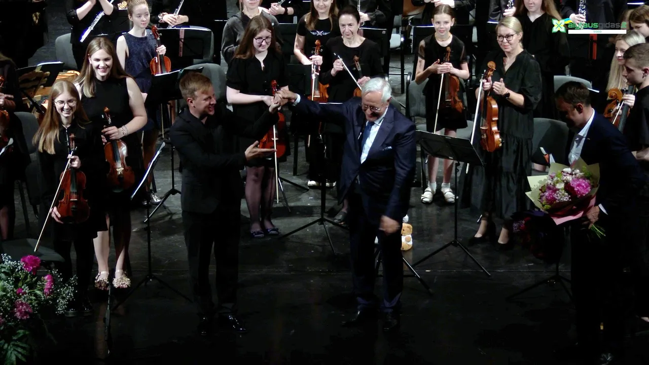 03 po reportazo00 32 02 44still109