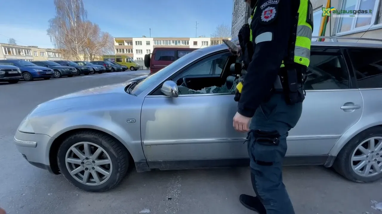 04 04 parkavimas00 00 34 09still002