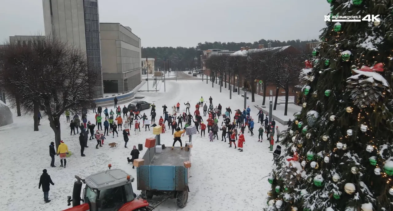 12 24 kaledinis begimas00 00 08 11still001 scaled