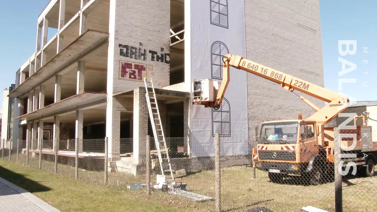 12 31 block postaqi00 05 08 32still016