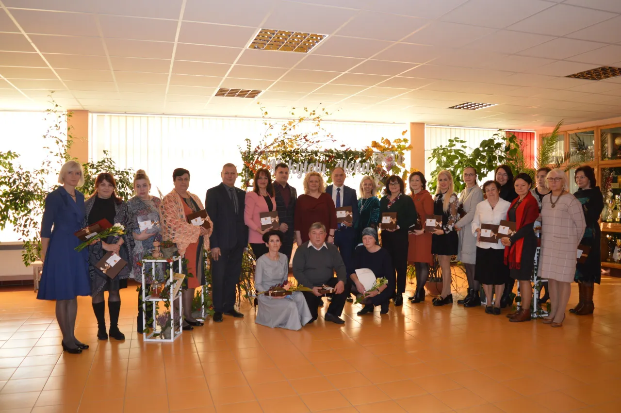 1butrimoniu gimnazijos pedagogus mokytoju dienos proga pasveikino vicemere dalia kitaviciene scaled