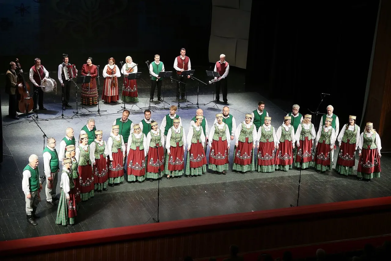 2 kamerinis choras varsa