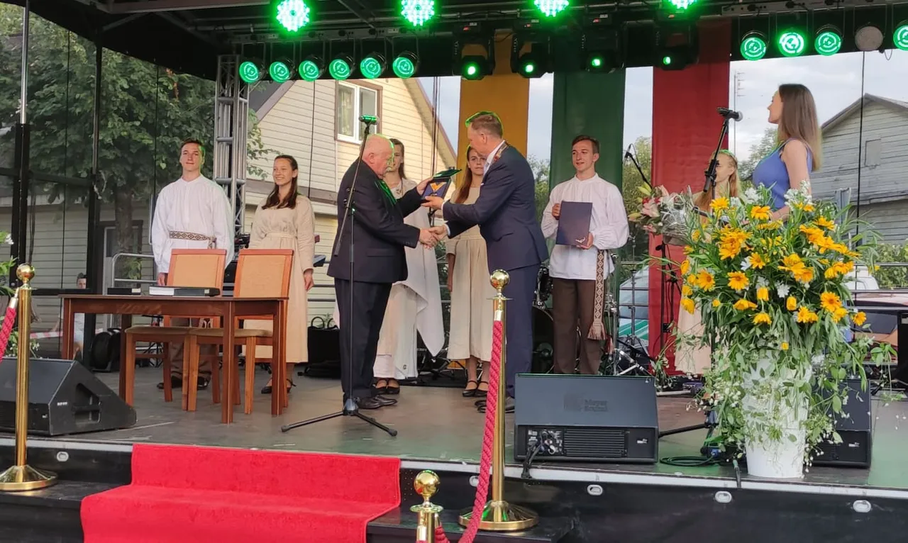 206541764 547828829912554 1534290682088279664 n