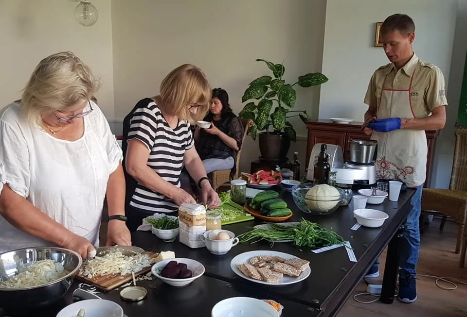 3 gaminame raugintas salotas