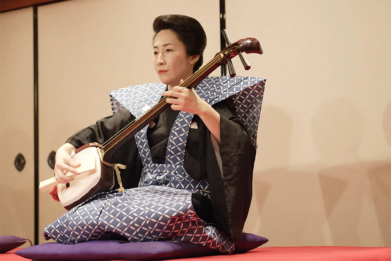 3 sansudzu curudzava