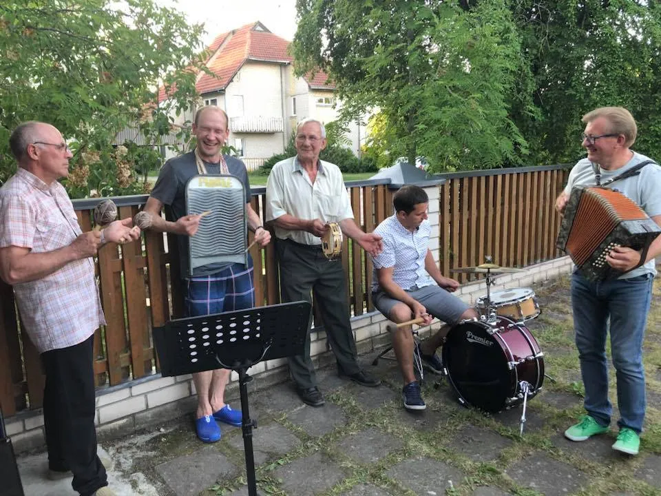 33945635 1535321629924166 968330789546622976 n