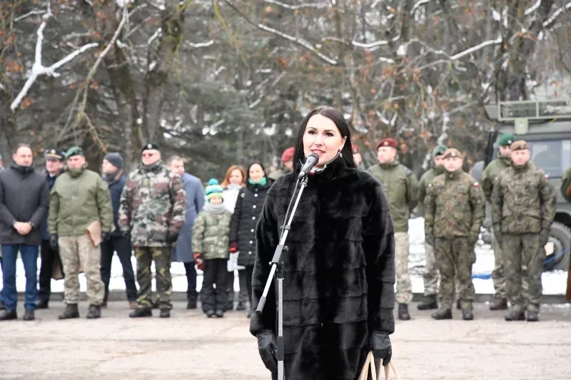 alytaus r savadministracijos direktore gjociunskaite dalyvavo krasto apsaugos savanoriu pajegu dainavos apygardos 1 osios rinktines vadu pasikeitimo ceremonijoje jpg
