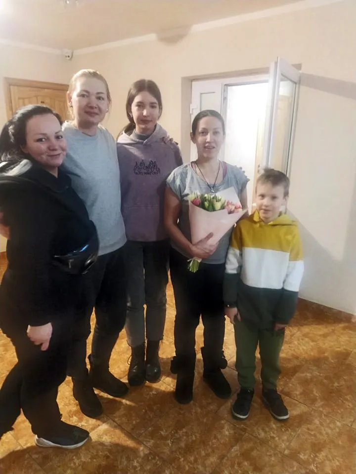 alytaus rajone viena is apsigyvenusiu moteru sestadieni svente gimtadieni jai savivaldybes atstovai iteike geliu