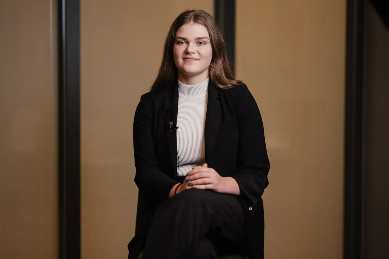 alytaus sv benedikto gimanzijos jaunosios bendroves atstove gabriele balionyte jpg