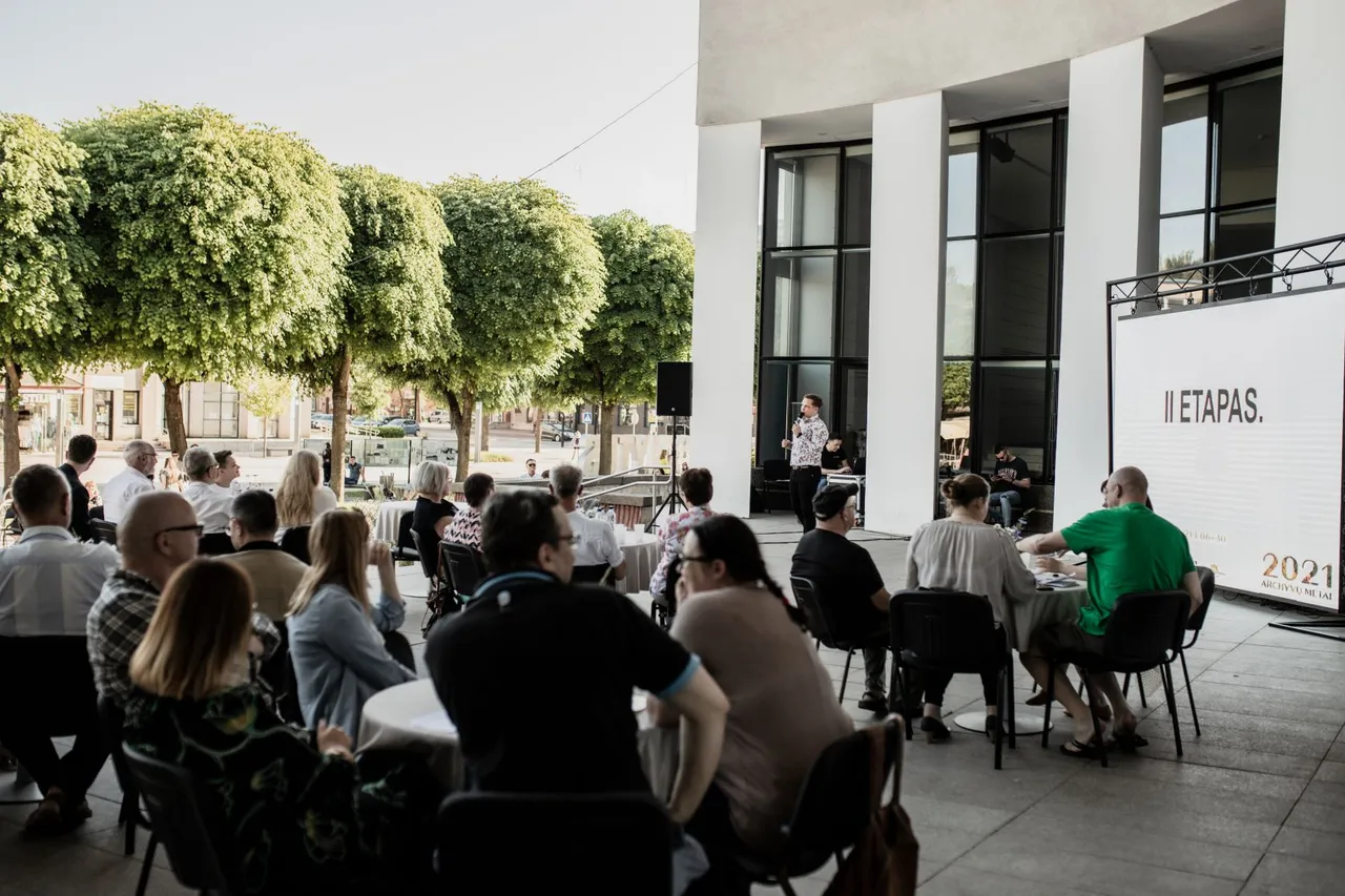 archyvu metai misko mote 32