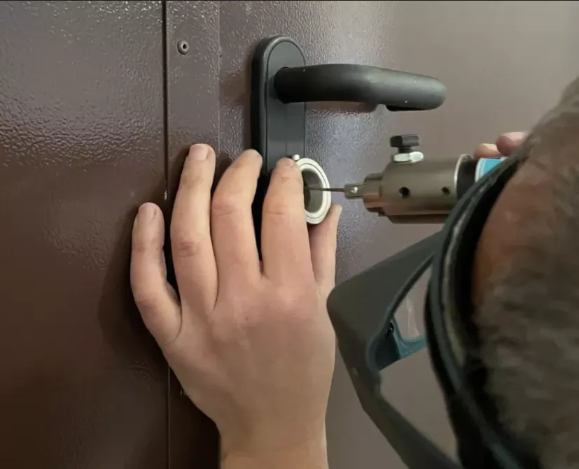 avarinis atrakinimas