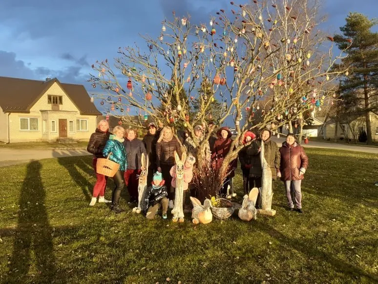 azuoliniu bendruomenes velykinis medis